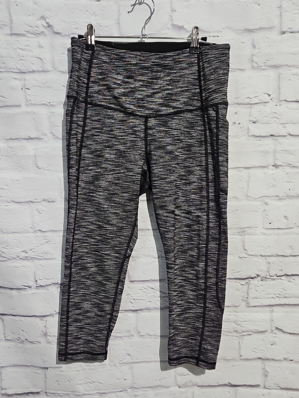 Knockout By Victoria's Secret Capri Leggings in Gray
